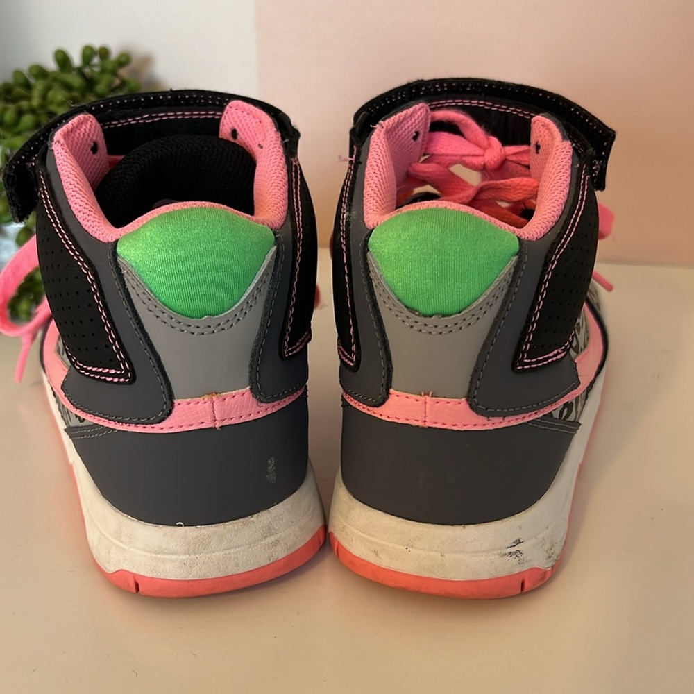 Nike Youth Morgan low tops - 6Y (W8) neon pink, green, cheetah - Picture 4 of 7